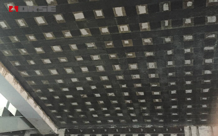 CFRP memperkuat lempeng beton bertenaga