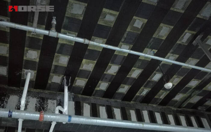  Perbaikan Slab Crack Dengan Pembungkusan Serat Karbon