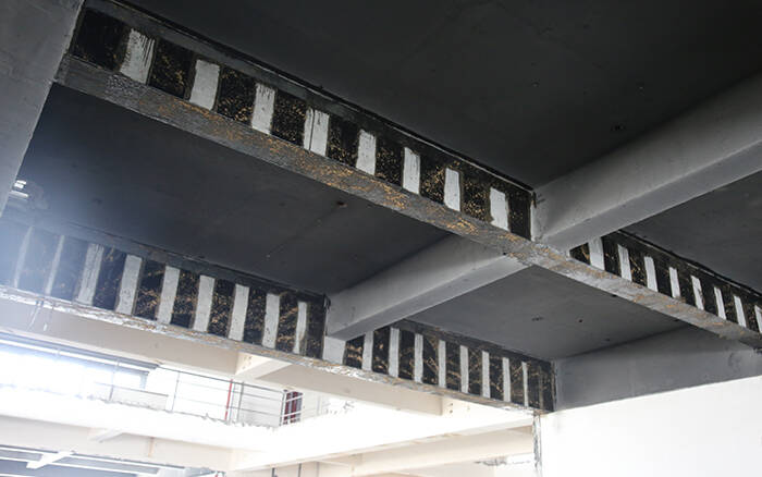 Kain serat karbon balok beton diperkuat