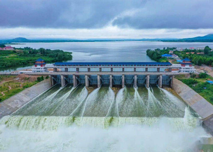 Terowongan Drainase Waduk yang Diperkuat Lembaran Serat Karbon