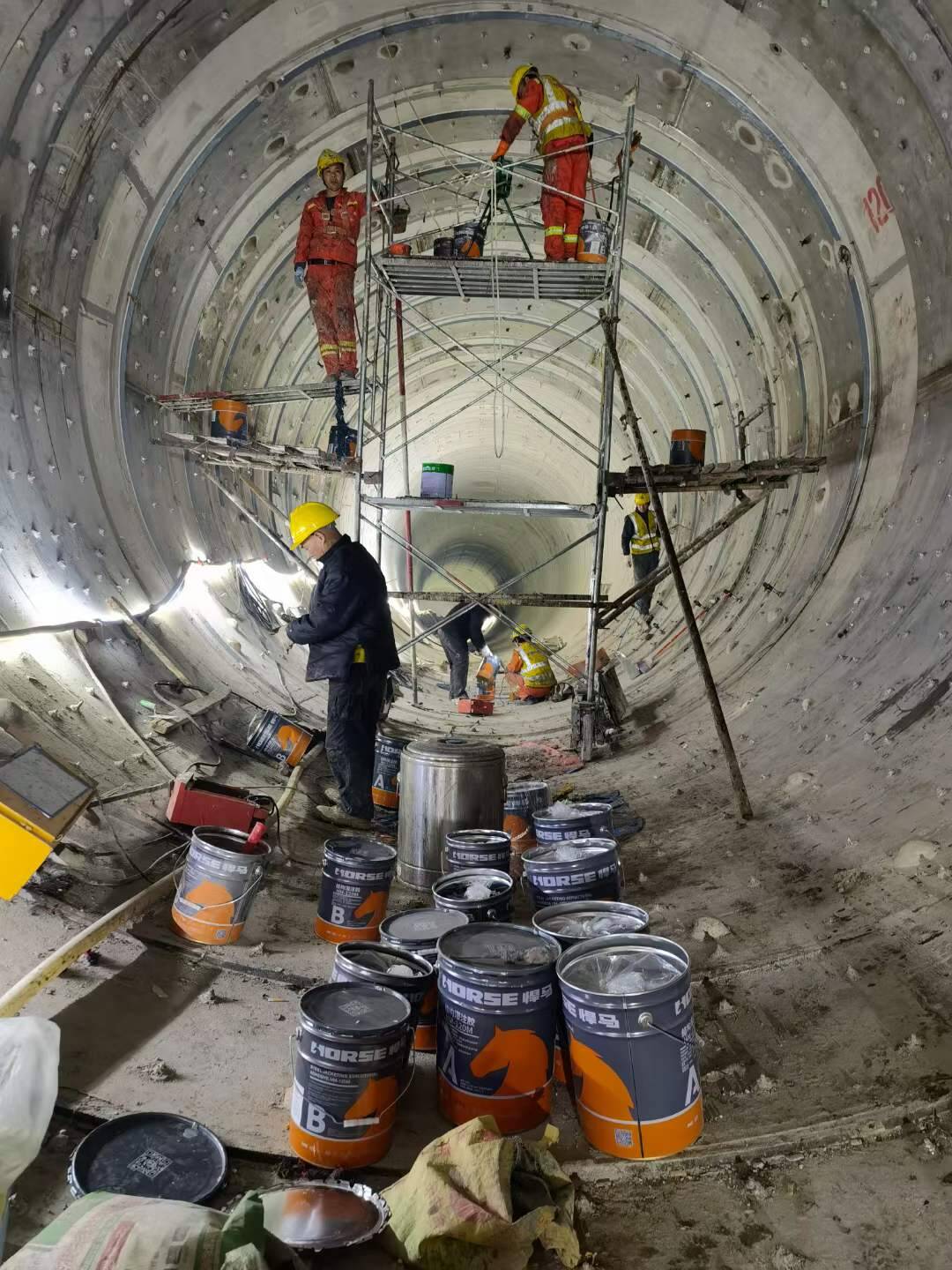 Penguatan Terowongan Bawah Tanah dengan Perekat Selubung Baja HM-120M
