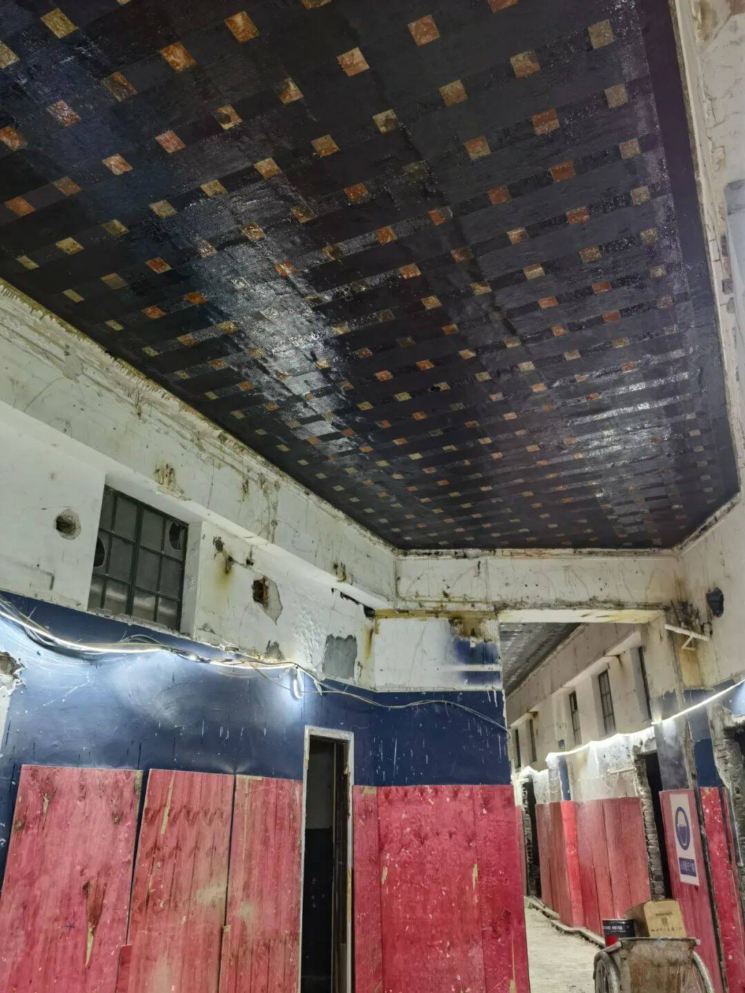 retrofit polimer yang diperkuat serat karbon