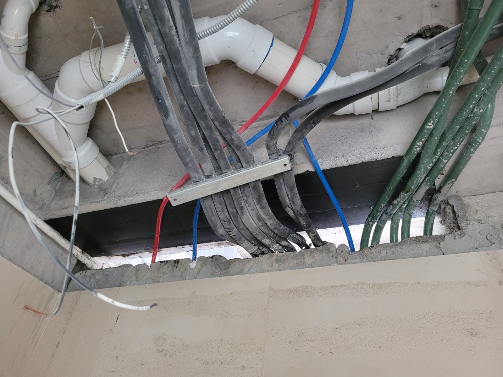 Memperkuat Balok Beton Dengan Polimer Bertulang Serat Karbon