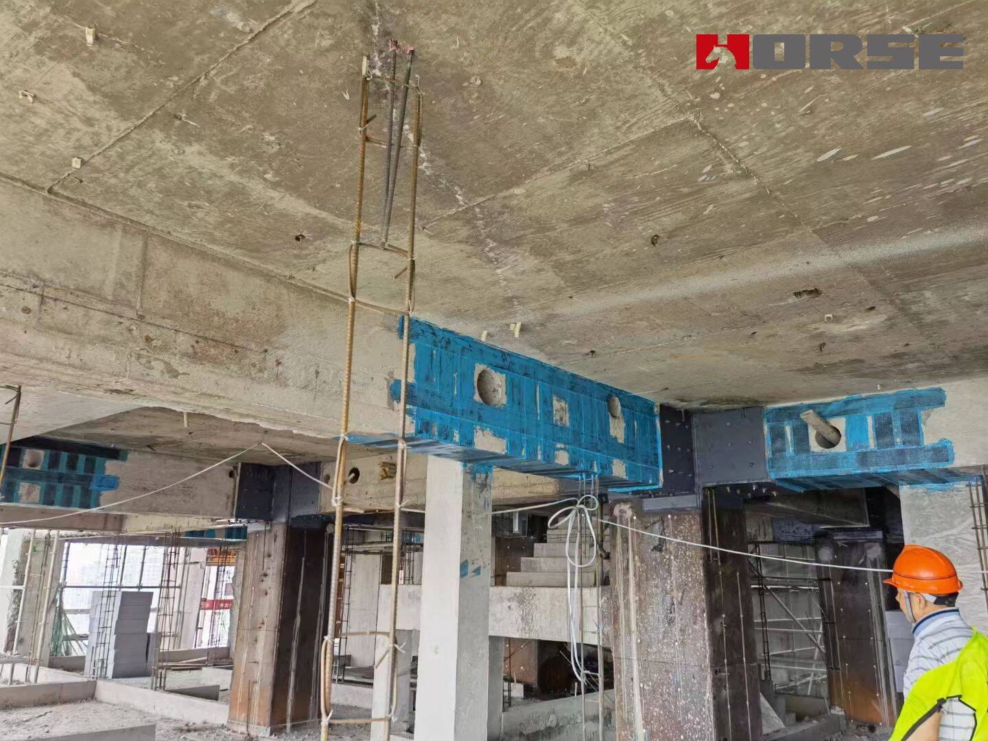 Balok Beton Bertulang Dengan Bukaan Diperkuat Menggunakan Lembaran CFRP