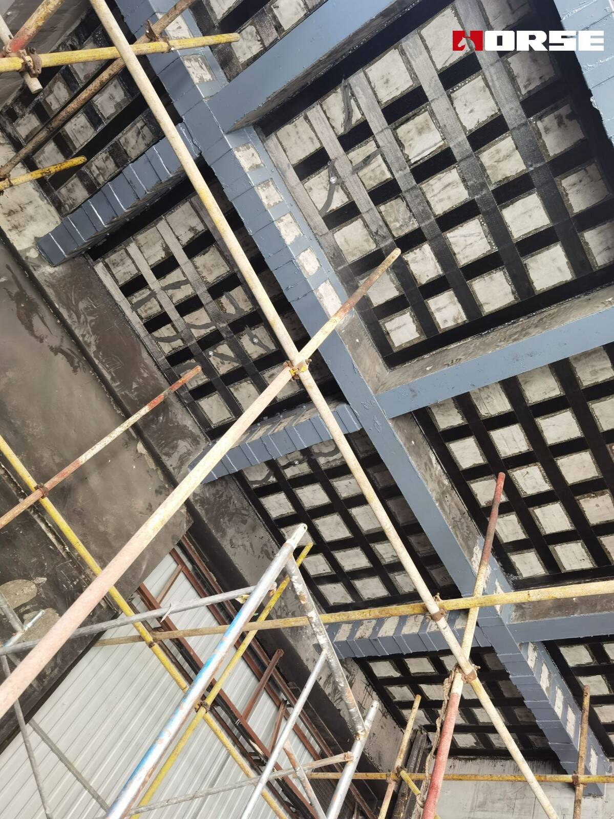 Pelat Beton Bertulang Serat Karbon