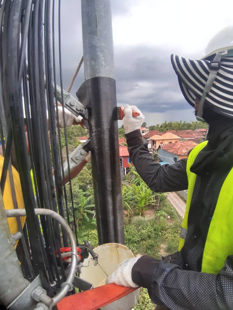 Perbaikan Menara Telekomunikasi Baja menggunakan Carbon FRP Perbaikan Menara Telekomunikasi Baja menggunakan Carbon FRP
