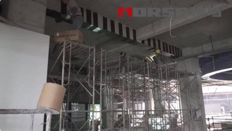 balok pembungkus serat karbon