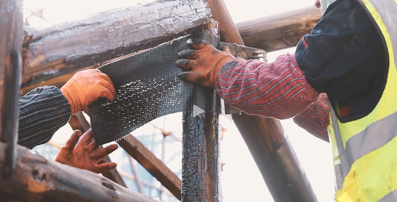 Restorasi Struktur Kayu Bersejarah dengan Serat Karbon