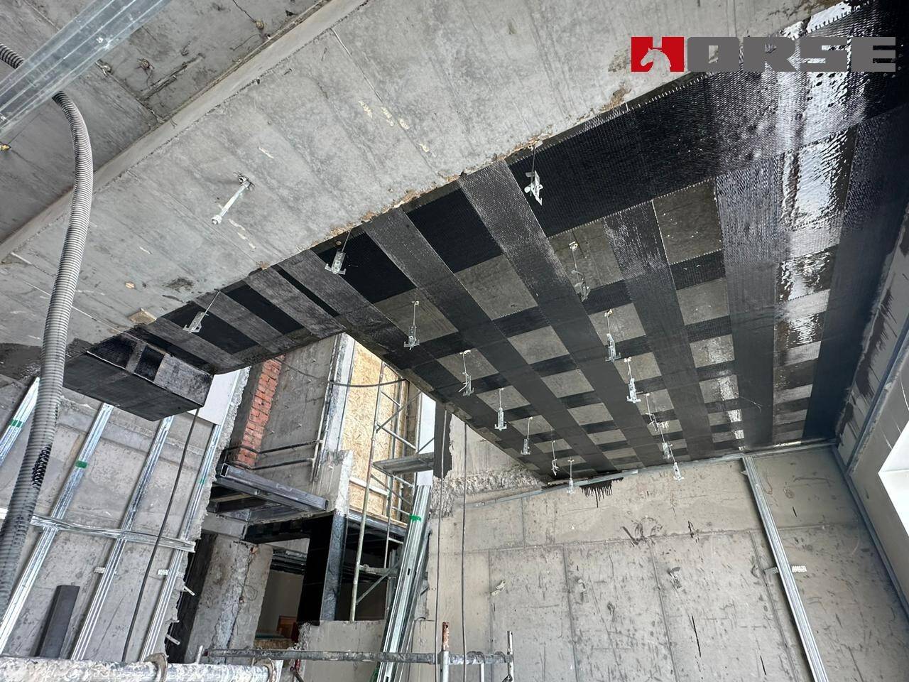 Kasus Renovasi Pabrik Lama Menjadi Gedung Perkantoran dengan Serat Karbon
