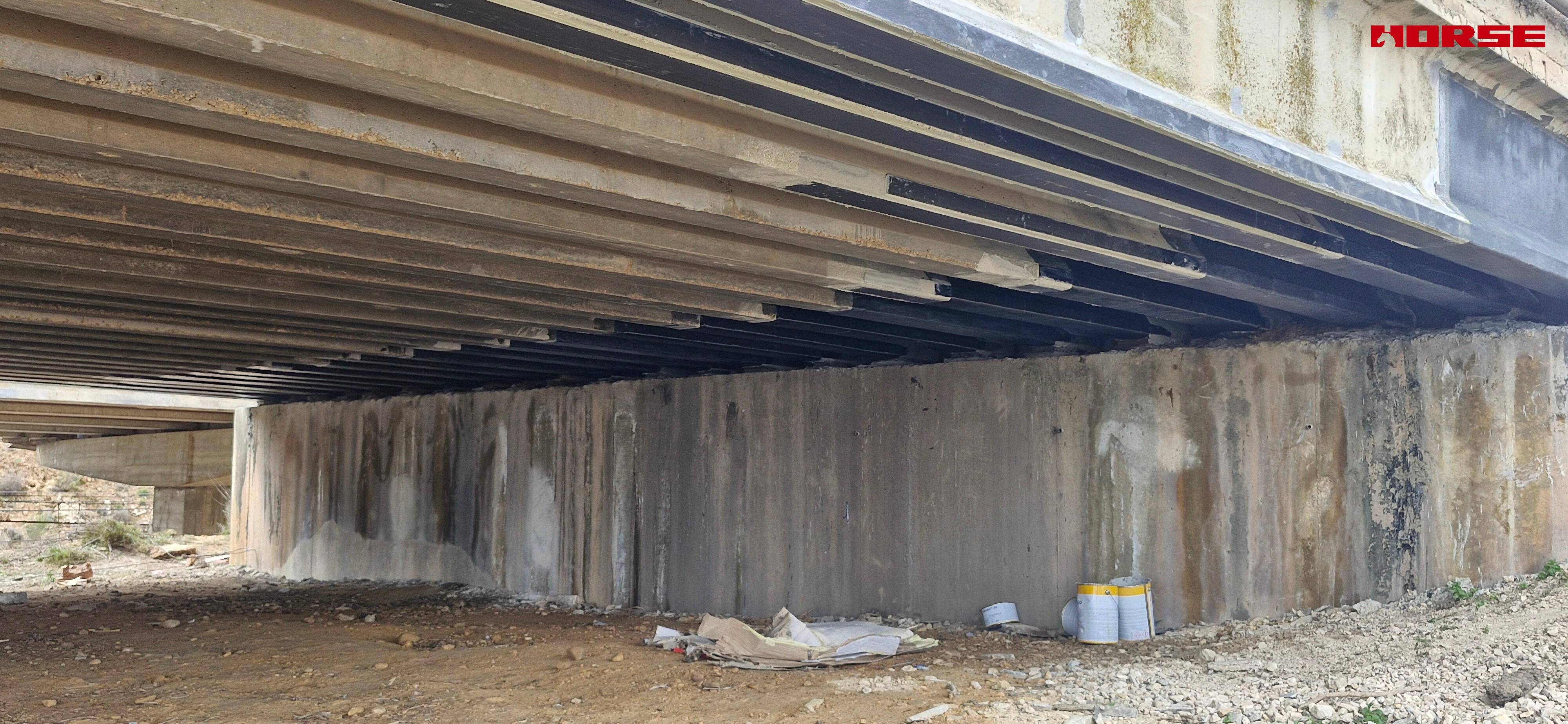 Perkuatan Jembatan Multi-Gelagar Beton Prategang dengan Laminat CFRP dan U-wrap Perkuatan Jembatan Multi-Gelagar Beton Prategang dengan Laminat CFRP dan U-wrap