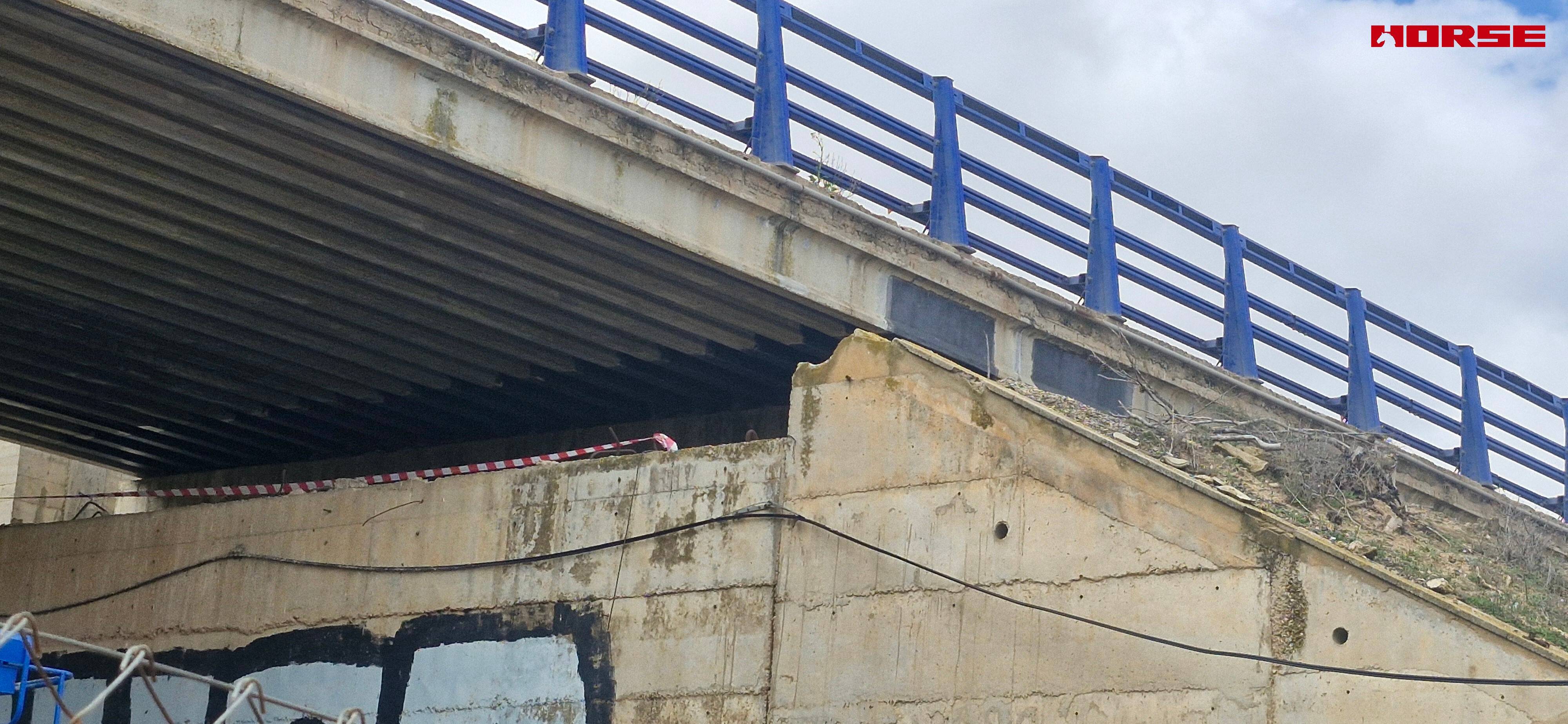 Perkuatan Jembatan Multi-Gelagar Beton Prategang dengan Laminat CFRP dan U-wrap Perkuatan Jembatan Multi-Gelagar Beton Prategang dengan Laminat CFRP dan U-wrap