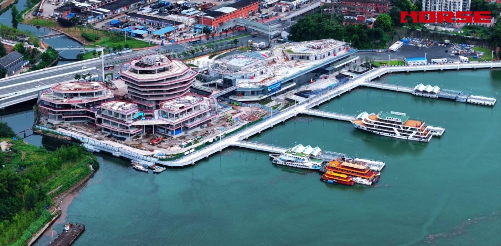 Perkuatan Pusat Kapal Pesiar Beton