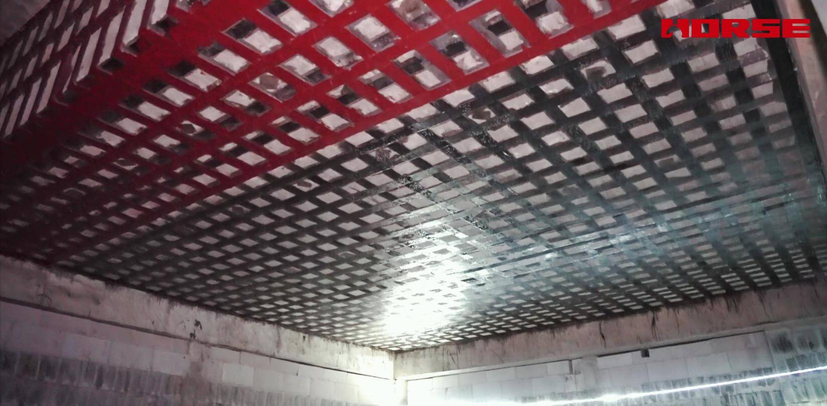 Perkuatan Pusat Kapal Pesiar Beton dengan Serat Karbon dan Perekat Baja