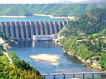 Penguatan bendungan waduk S Huangjiang