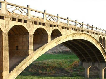 Lembaran Serat Karbon Memperbaiki Balok Pasangan Bata yang Rusak pada Jembatan Ekstra Besar