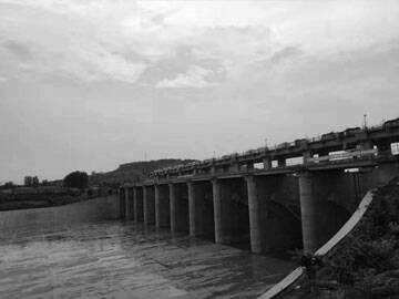 Terowongan Drainase Waduk yang Diperkuat Lembaran Serat Karbon