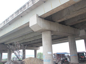 Penguatan Dengan Plat Karbon Prategang Untuk Mengatasi Masalah Daya Tampung Struktur Atas Jembatan Akibat Retakan