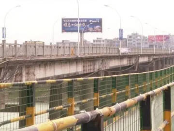 Pembungkus Serat Karbon untuk Perombakan Jembatan