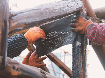 Restorasi Struktur Kayu Bersejarah dengan Serat Karbon