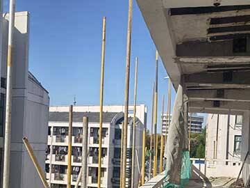 Penguatan Serat Karbon untuk Retakan di Asrama Universitas